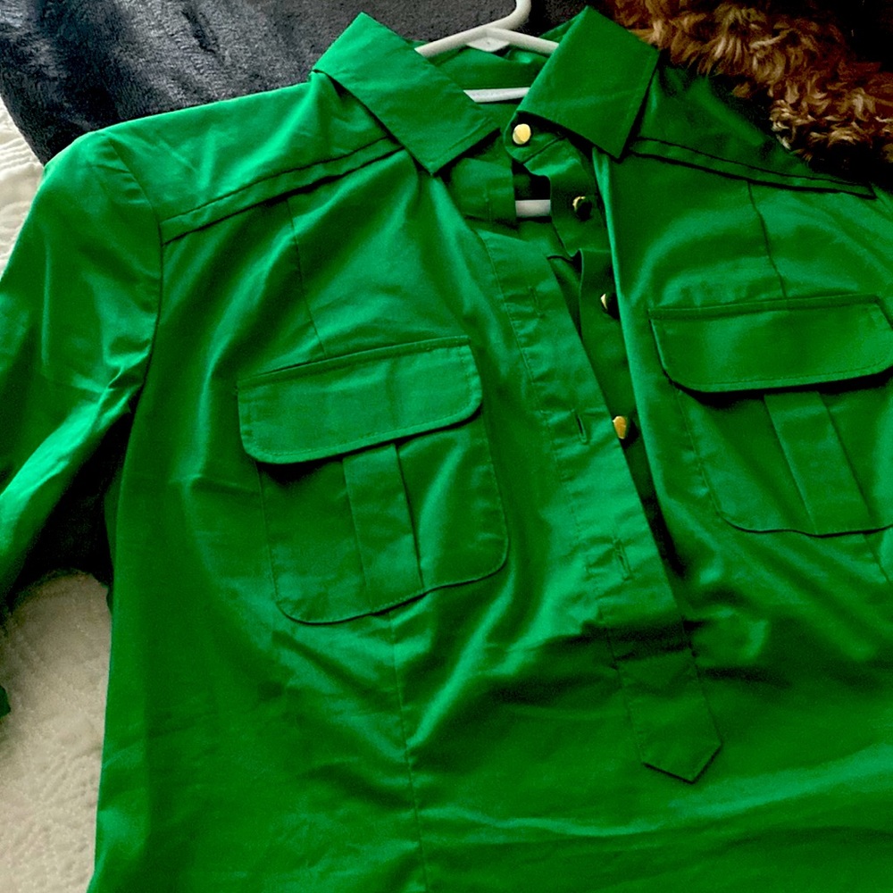 Cute shirt never worn